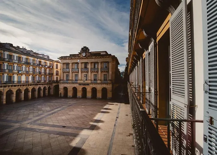 Roomss Aparthotel 3*