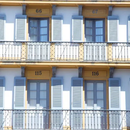 Roomss Hotel apartamentowy 3*