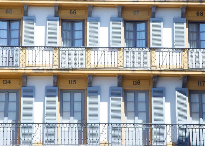 Roomss Hotel apartamentowy 3*